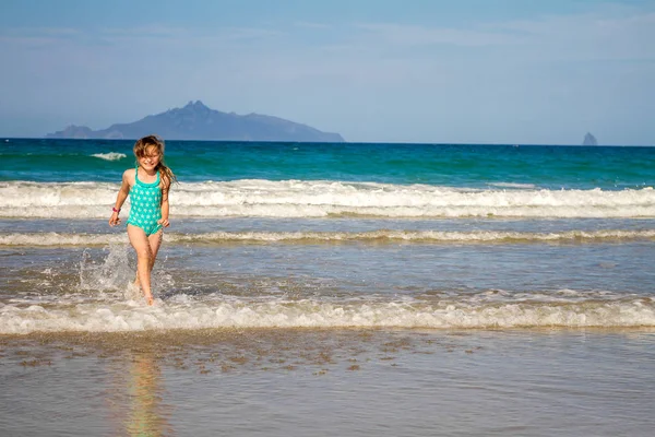 Niña feliz —  Fotos de Stock