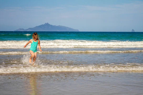 Menina criança feliz — Fotografia de Stock