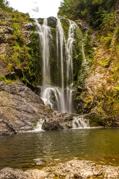 Beautiful water fall in forest — Stock Photo, Image