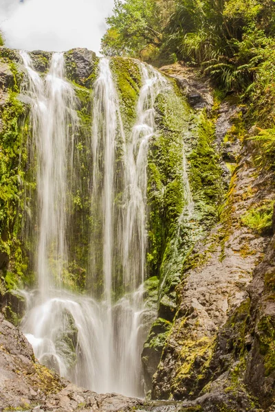 Beautiful water fall in forest — Stock Photo, Image