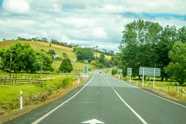 View of asphalt road in countryside — Stock Photo, Image