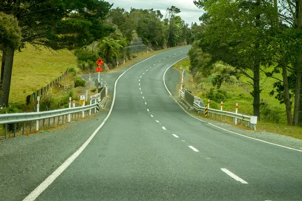 田舎のアスファルト道路の表示 — ストック写真