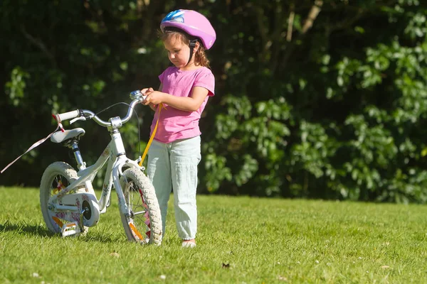 Outdoor portrait of young happy child girl — Stock Photo, Image