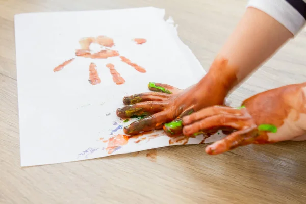 Hand-prints van kind thuis tekening — Stockfoto