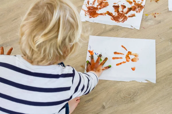 Handavtryck av söta barn — Stockfoto