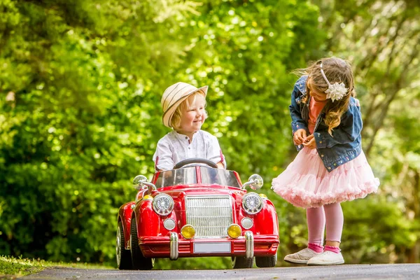행복 한 어린이-소년과 소녀 — 스톡 사진