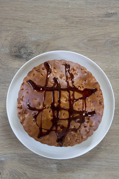 Torta fatta in casa sul piatto — Foto Stock