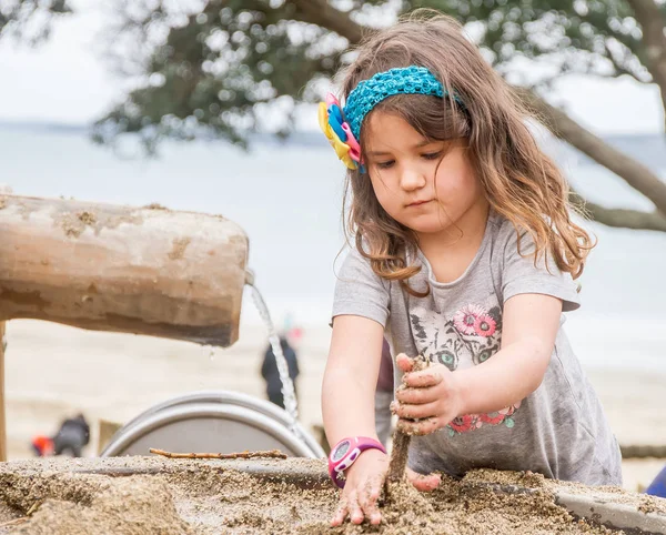 Outdoor portrait of young girl — Stock Photo, Image