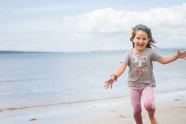 Niña feliz —  Fotos de Stock