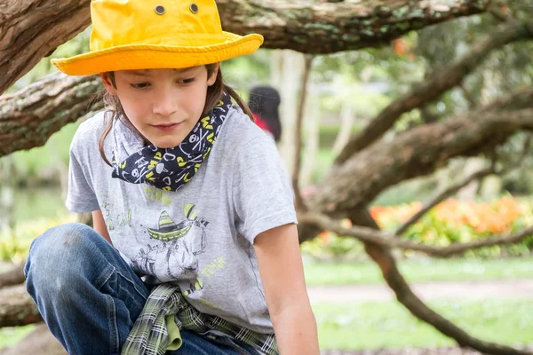 Retrato al aire libre del niño pequeño — Foto de Stock