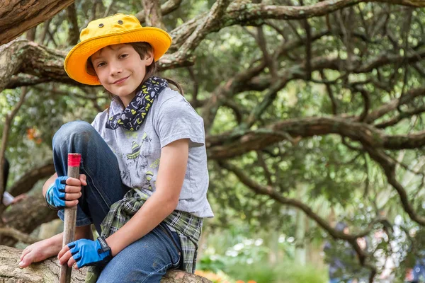 Retrato al aire libre del niño pequeño — Foto de Stock