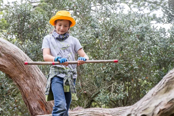 Retrato al aire libre del niño pequeño — Foto de Stock