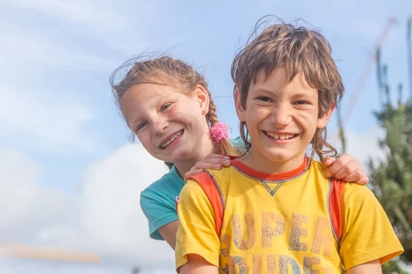 Duas crianças felizes — Fotografia de Stock