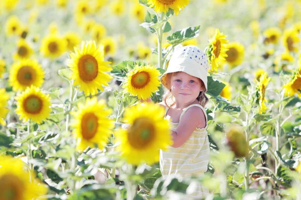 Child girl in sunflowers — Stock Photo, Image