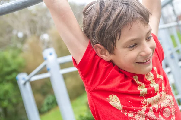 Glücklicher kleiner Junge — Stockfoto