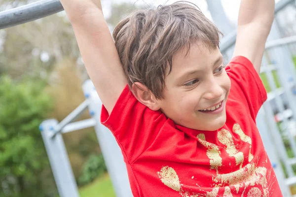 Gelukkig jong jongen — Stockfoto