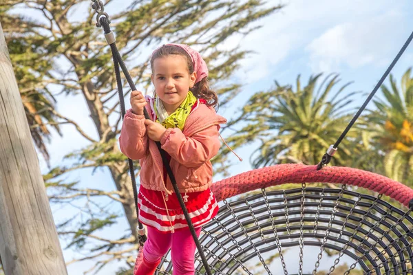 Instalação desafiadora do parque infantil — Fotografia de Stock