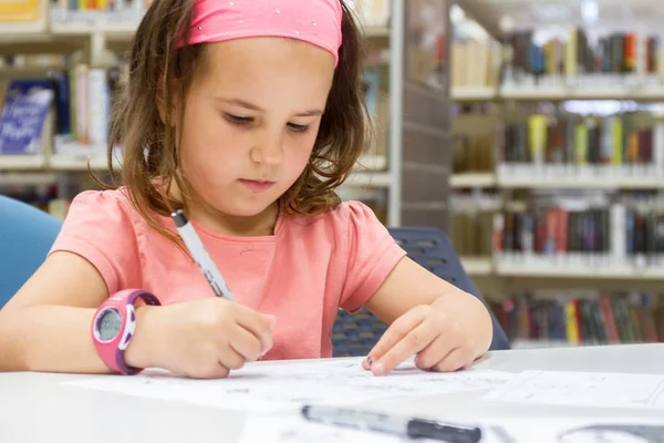 Giovane ragazza caucasica bambino — Foto Stock