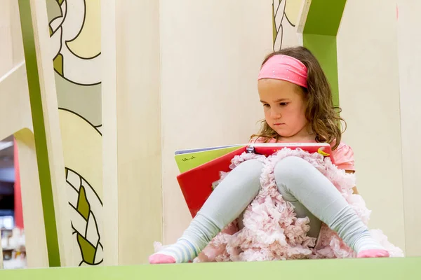 Retrato de niña niña feliz —  Fotos de Stock