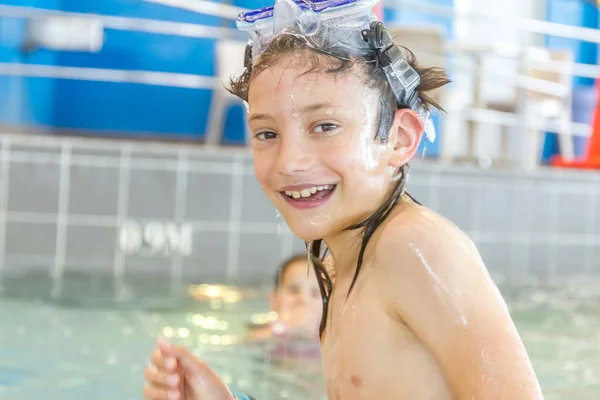 Portret van een jonge jongen — Stockfoto