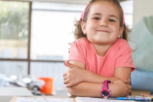 Young child girl writing in notebook — Stock Photo, Image