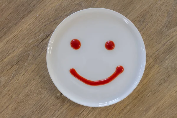 Усміхнене обличчя томатного соусу — стокове фото