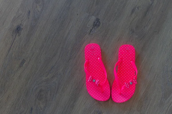Roze rubberen slippers — Stockfoto