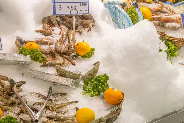 Frutos do mar frescos no mercado do peixe — Fotografia de Stock