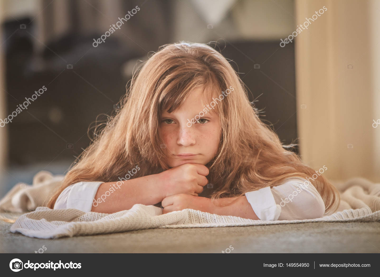 少女全裸写真 プレティーン ヌード少女の肖像画 — ストック写真 © volare2004 #149554950