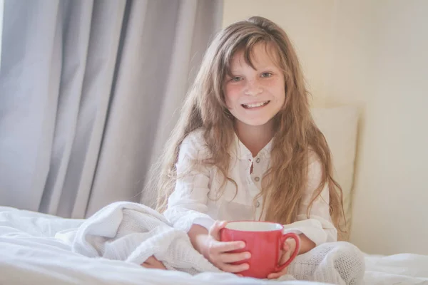 Retrato de niña preadolescente joven — Foto de Stock