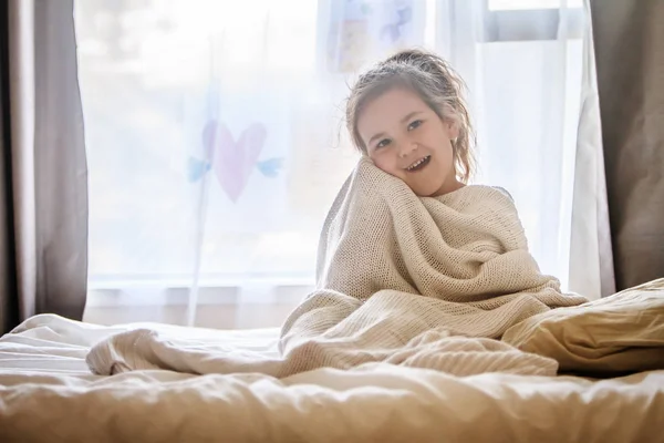 Indoor portrait of young child girl wrapped in blanket — Stock Photo, Image