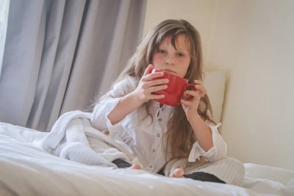 Retrato de niña preadolescente joven —  Fotos de Stock