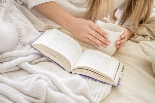 Young woman in bed — Stock Photo, Image