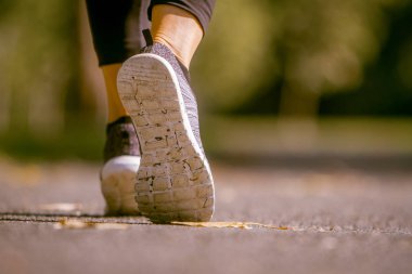  koşu veya parkta yürüyüş