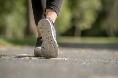  koşu veya parkta yürüyüş