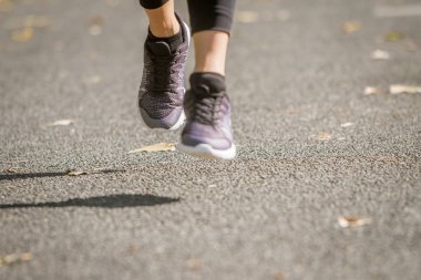  koşu veya parkta yürüyüş