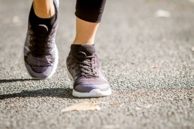  koşu veya parkta yürüyüş