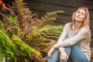 Açık genç kadının portresi 