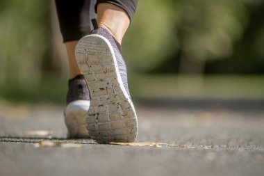  koşu veya parkta yürüyüş