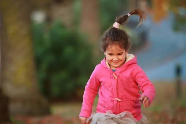 Outdoor portrait of happy child girl — Stock Photo, Image