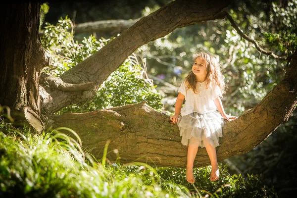 Outdoor portrait of young child girl — Stock Photo, Image