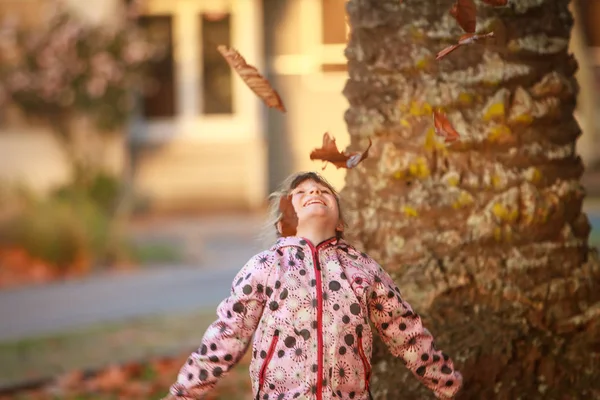 Outdoor portrait of  child girl — Stock Photo, Image