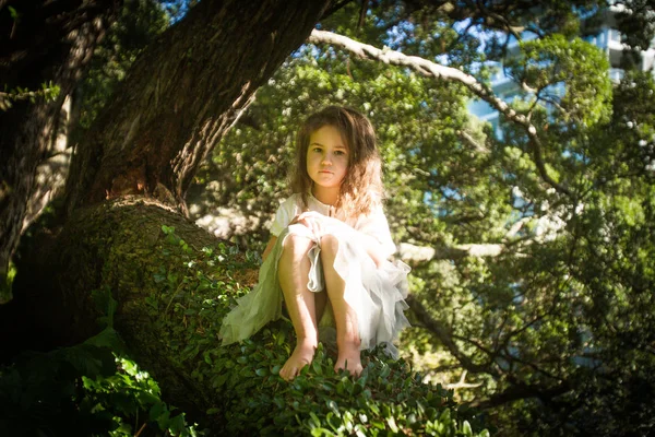 Outdoor portrait of young child girl — Stock Photo, Image