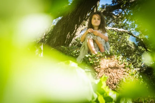Retrato ao ar livre da menina criança — Fotografia de Stock
