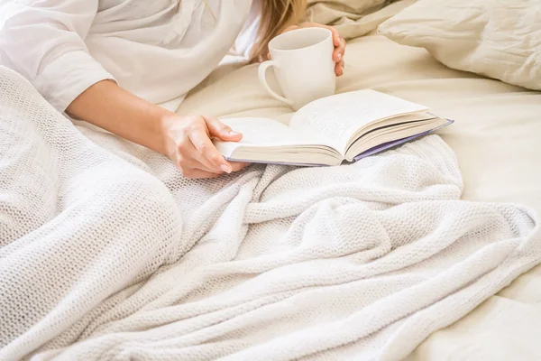 Young woman in bed — Stock Photo, Image