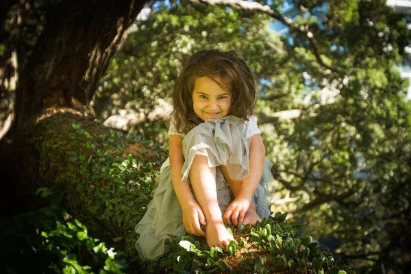 어린 아이 여자의 야외 초상화 — 스톡 사진