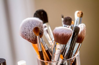 Makyaj sanatçı çalışma istasyonu