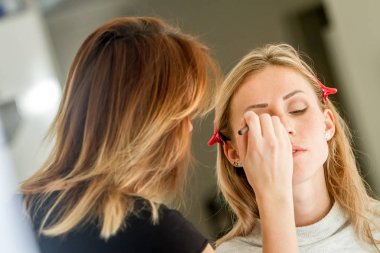 Makyaj, genç kadın modeli