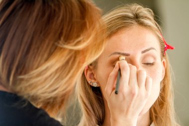 Makyaj, genç kadın modeli