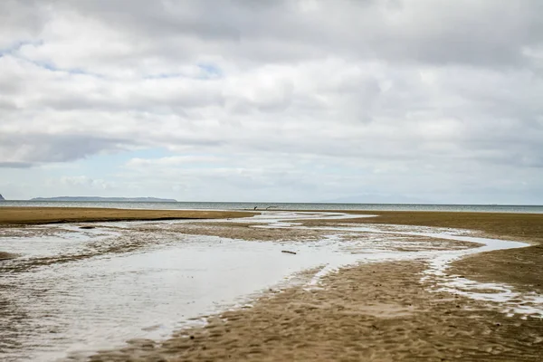 Linha costeira do mar com praia de areia — Fotografia de Stock
